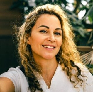 female customer Synadentix results healthy gums fresh breath testimonial USA